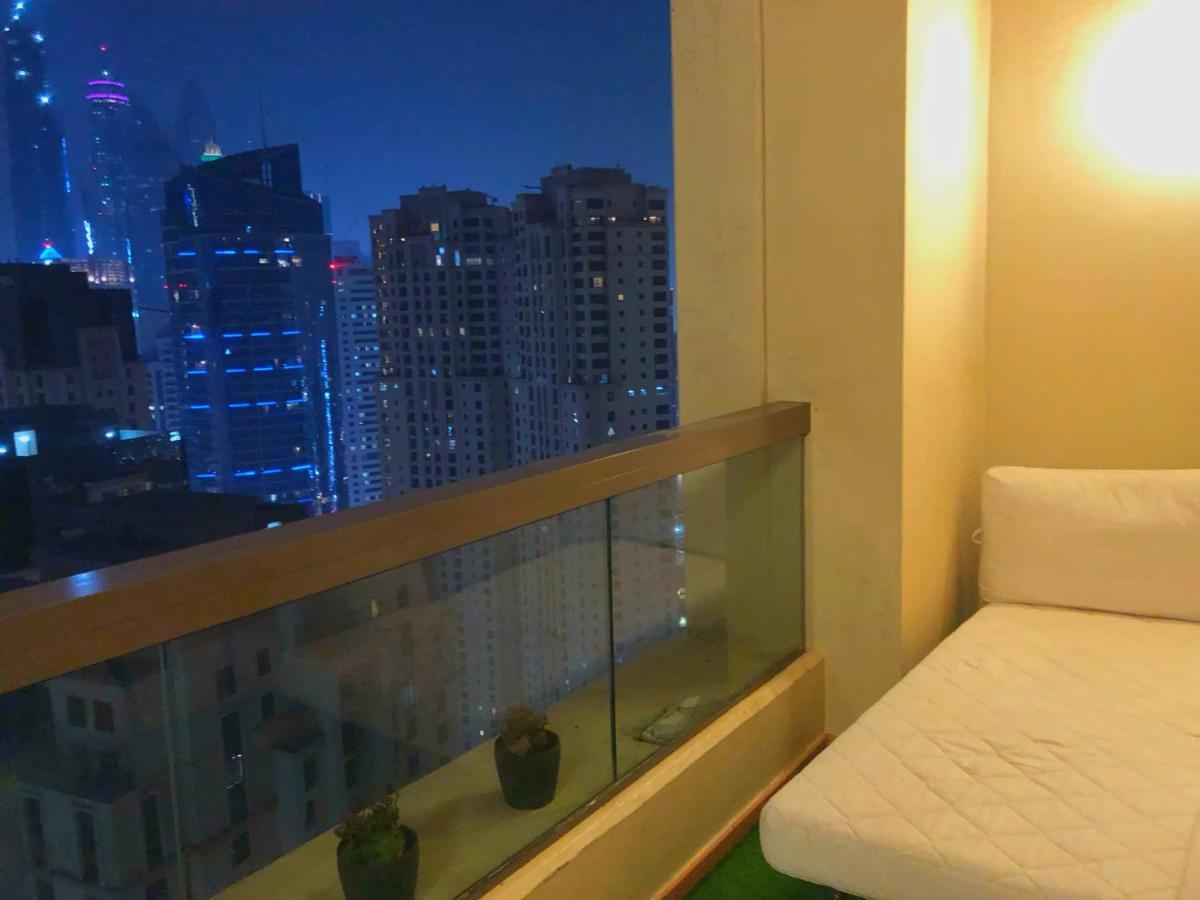 Dubai Eye Albergue Exterior foto